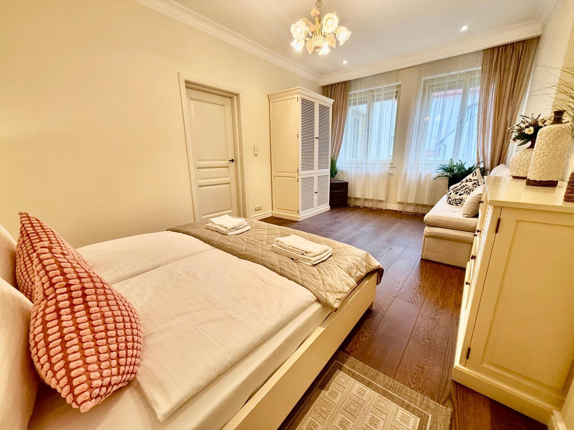 Unique Charles Bridge 2Bdr Apartment. 布拉格 外观 照片