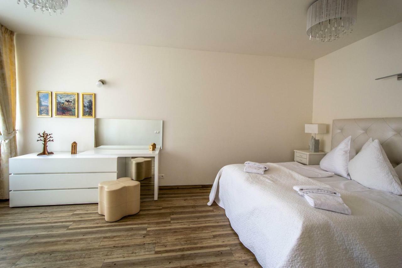 Unique Charles Bridge 2Bdr Apartment. 布拉格 外观 照片